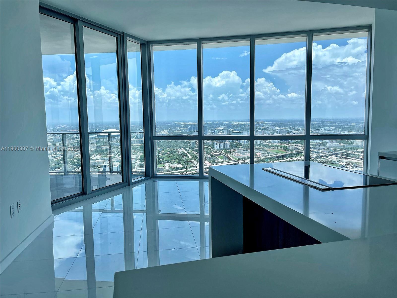PARAMOUNT MIAMI WORLDCENT - Residential Lease