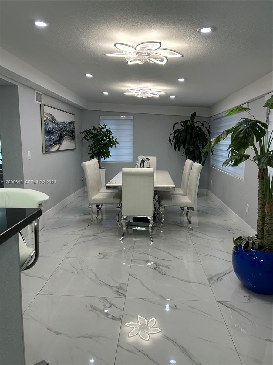CAROLE ANNE PK 1ST ADDN - Residential