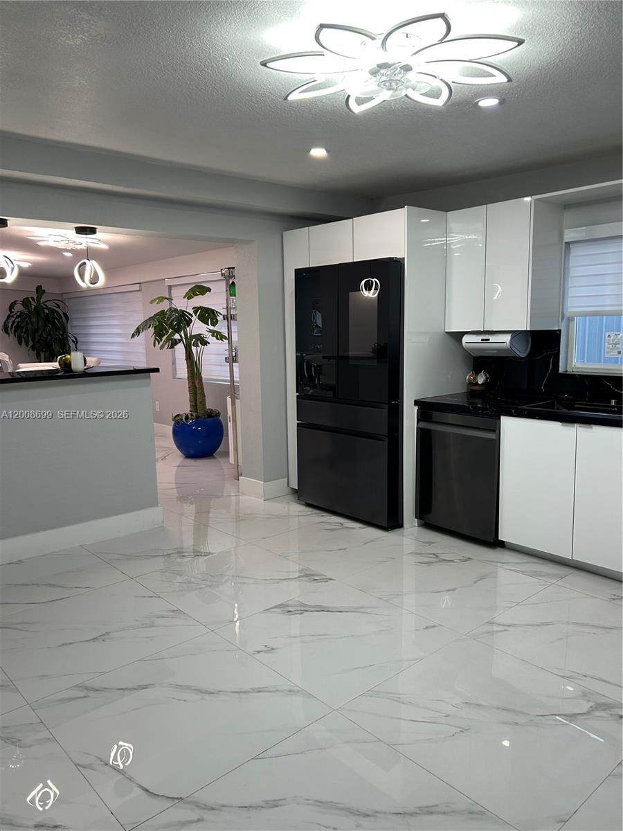 CAROLE ANNE PK 1ST ADDN - Residential