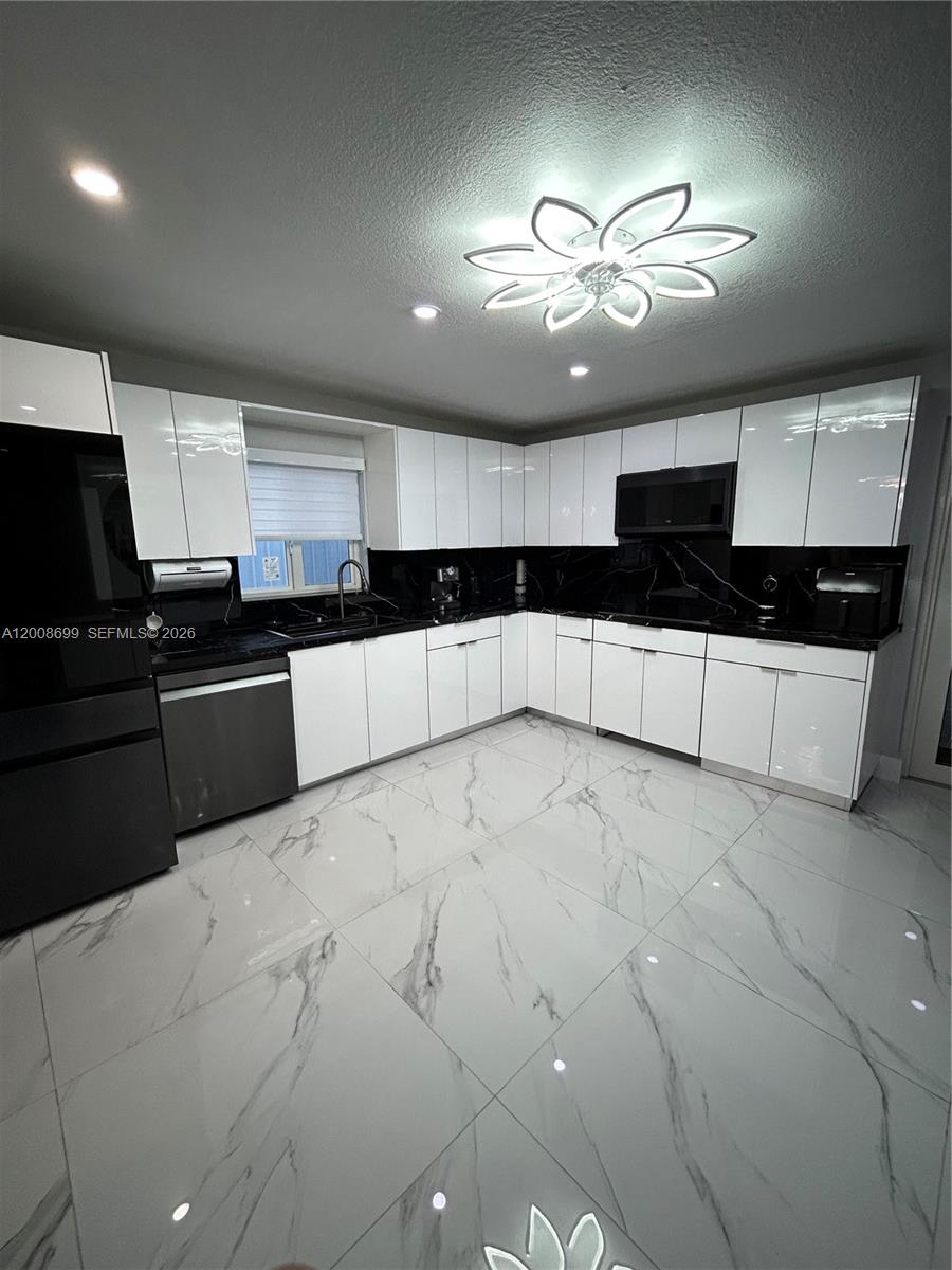 CAROLE ANNE PK 1ST ADDN - Residential
