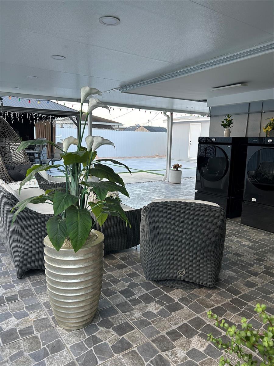 CAROLE ANNE PK 1ST ADDN - Residential