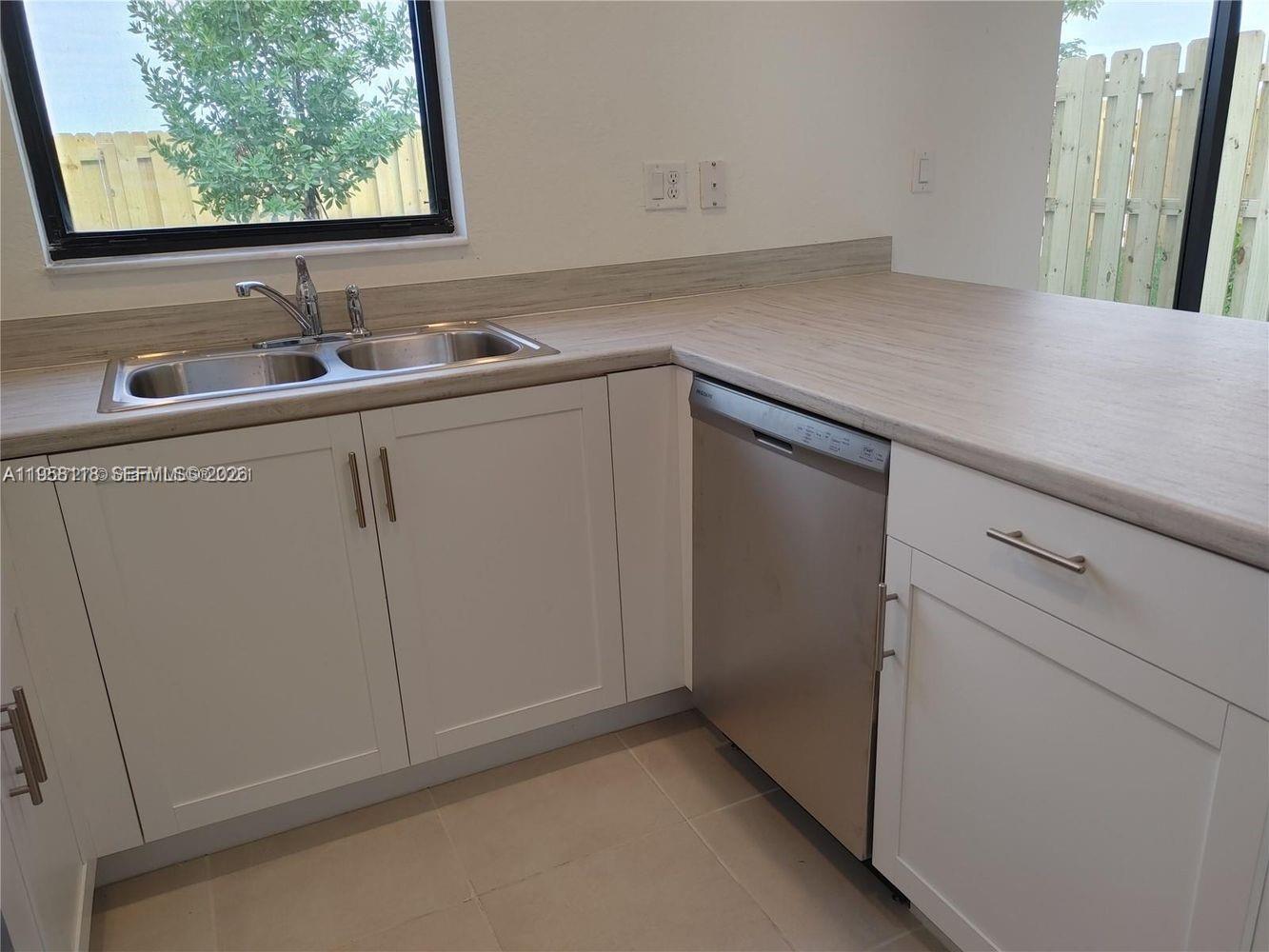 PINE VISTA - Residential Lease