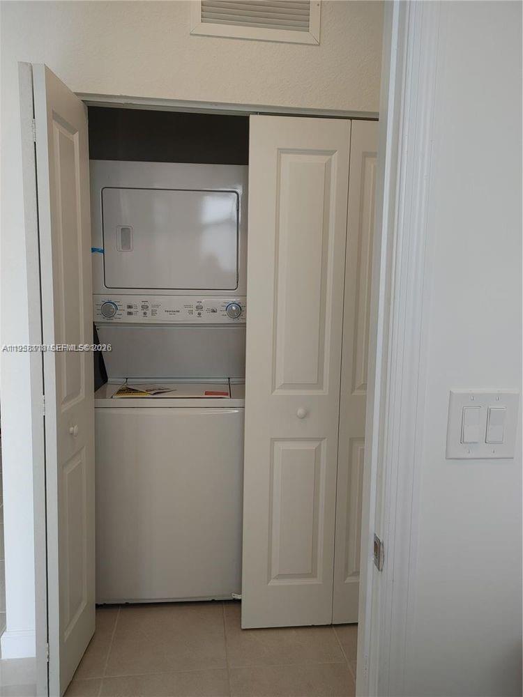 PINE VISTA - Residential Lease