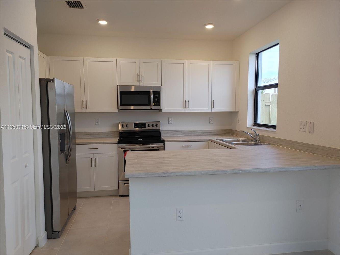 PINE VISTA - Residential Lease