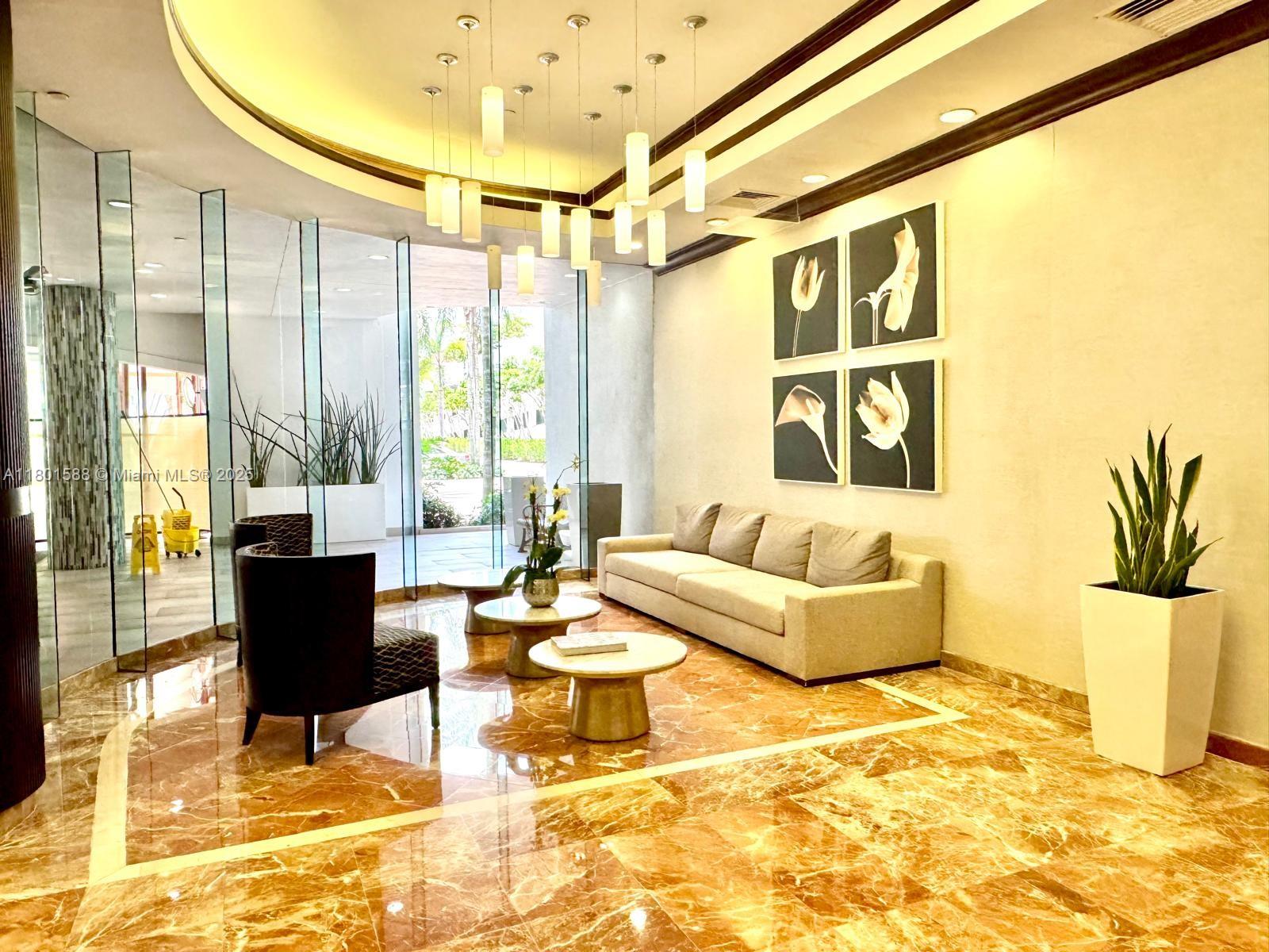 3610 Yacht Club Dr 810
