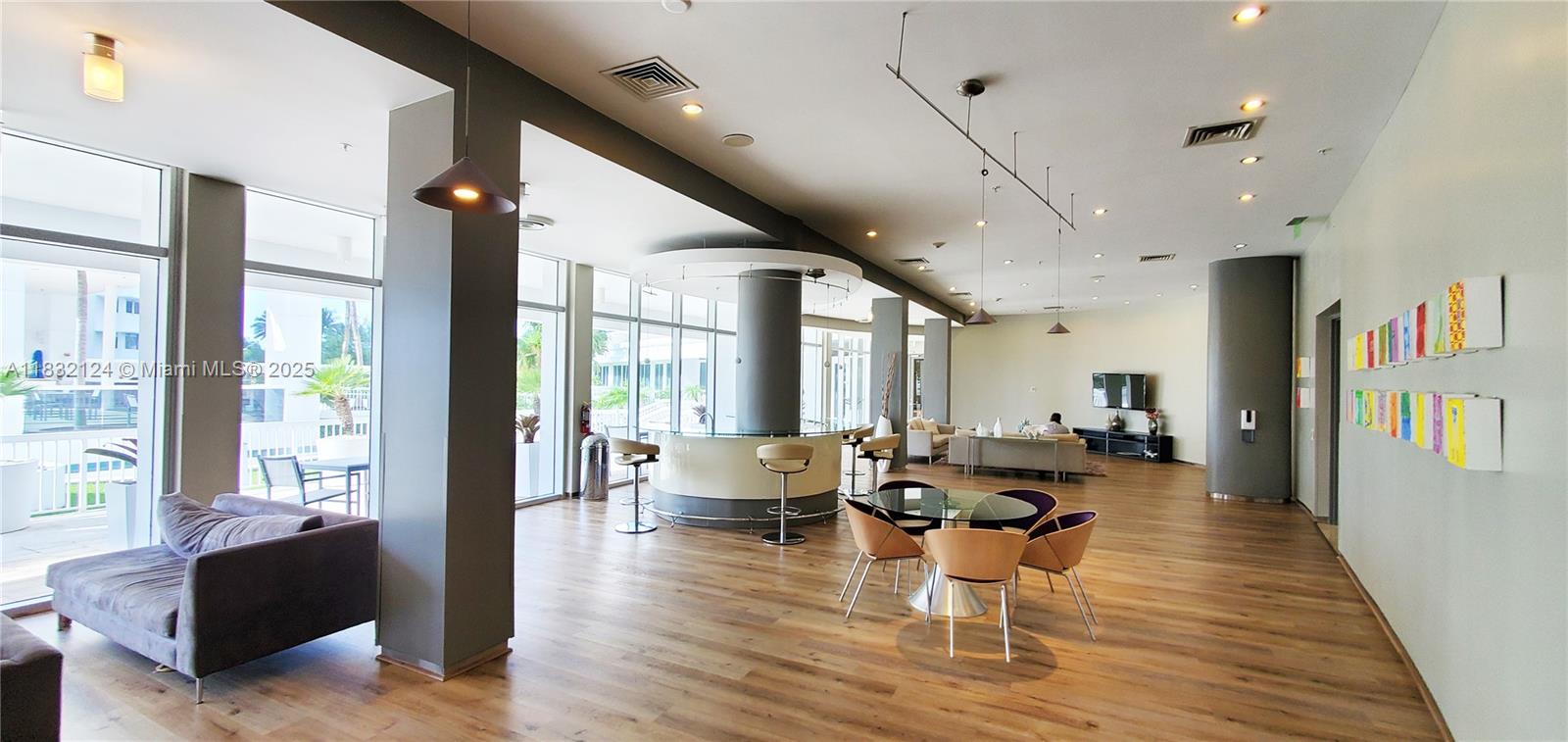 HARBOUR HOUSE - Residential