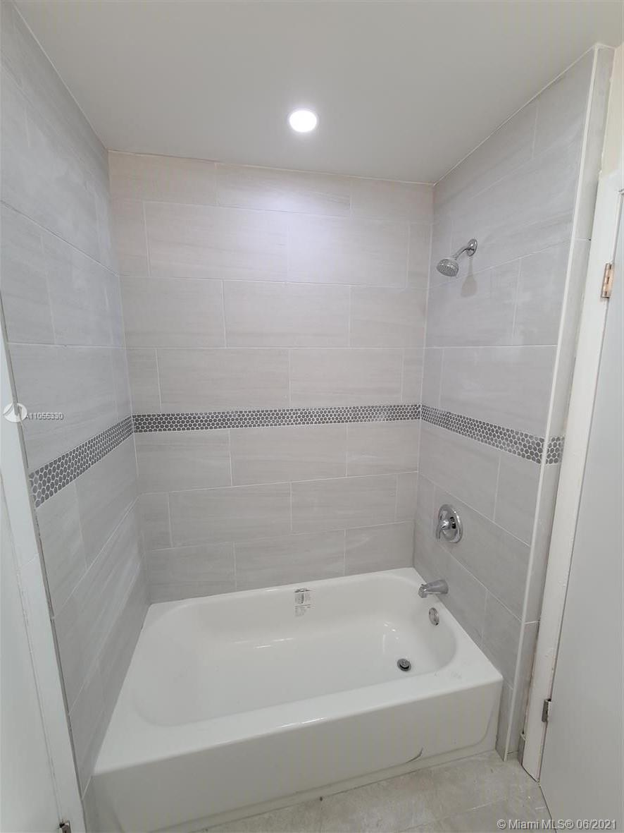 4020 Del Rio Way 4020