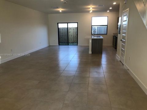 Tiny photo for 10431 NW 82nd St #5, Doral, FL 33178 (MLS # A11976401)