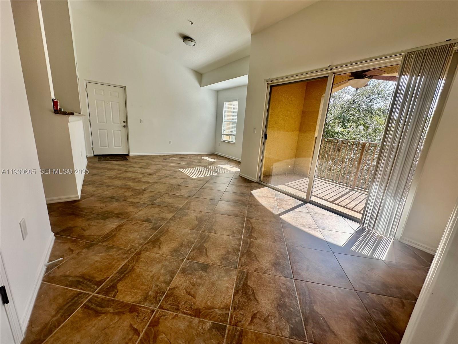 EMERALD ISLE AT LAGUNA LA - Residential Lease