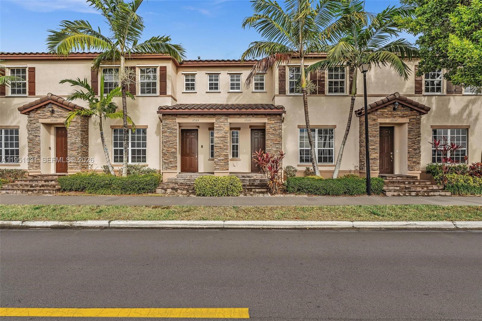 KENDALL COMMONS TOWNHOMES - Residential