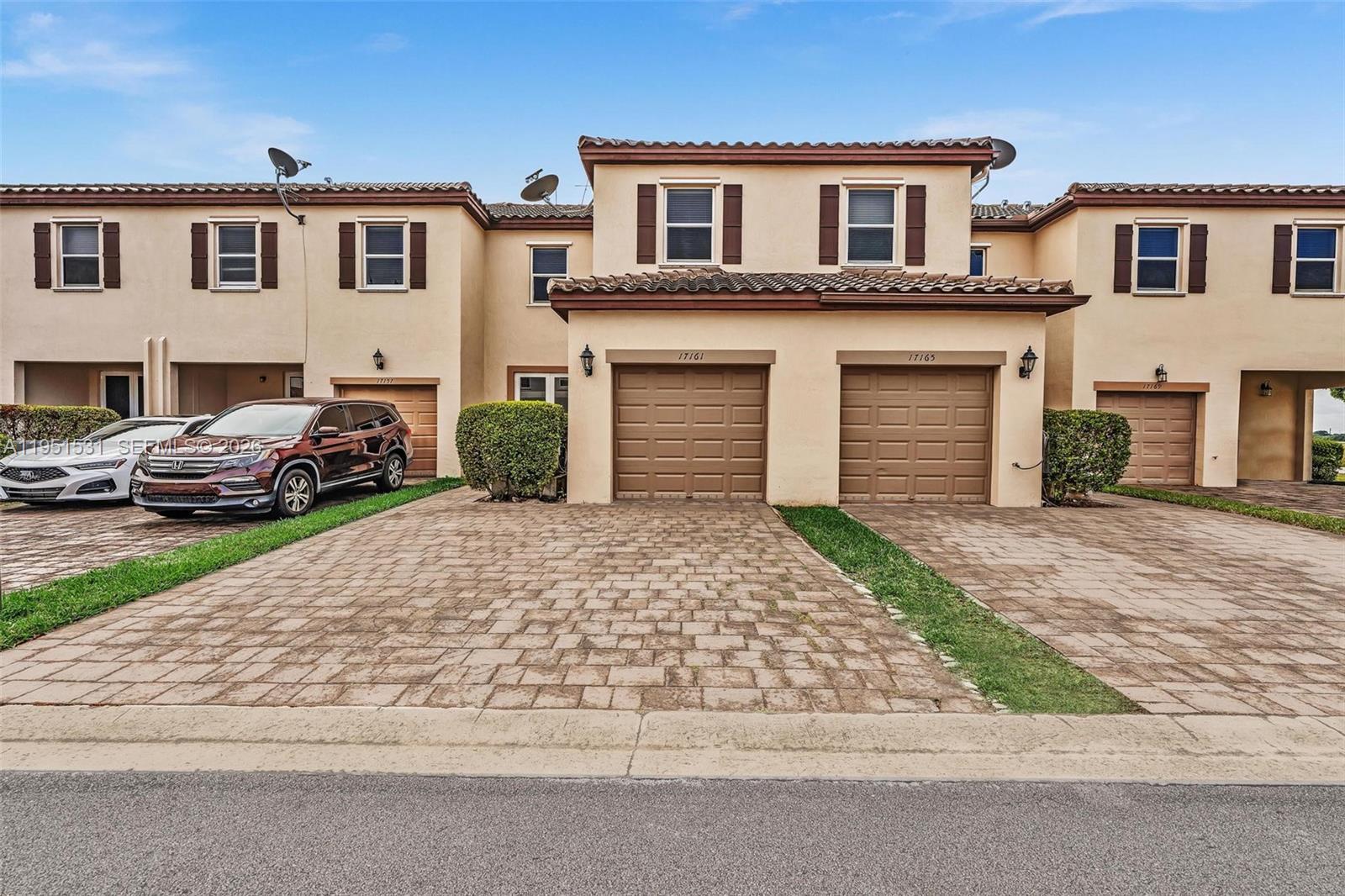 KENDALL COMMONS TOWNHOMES - Residential