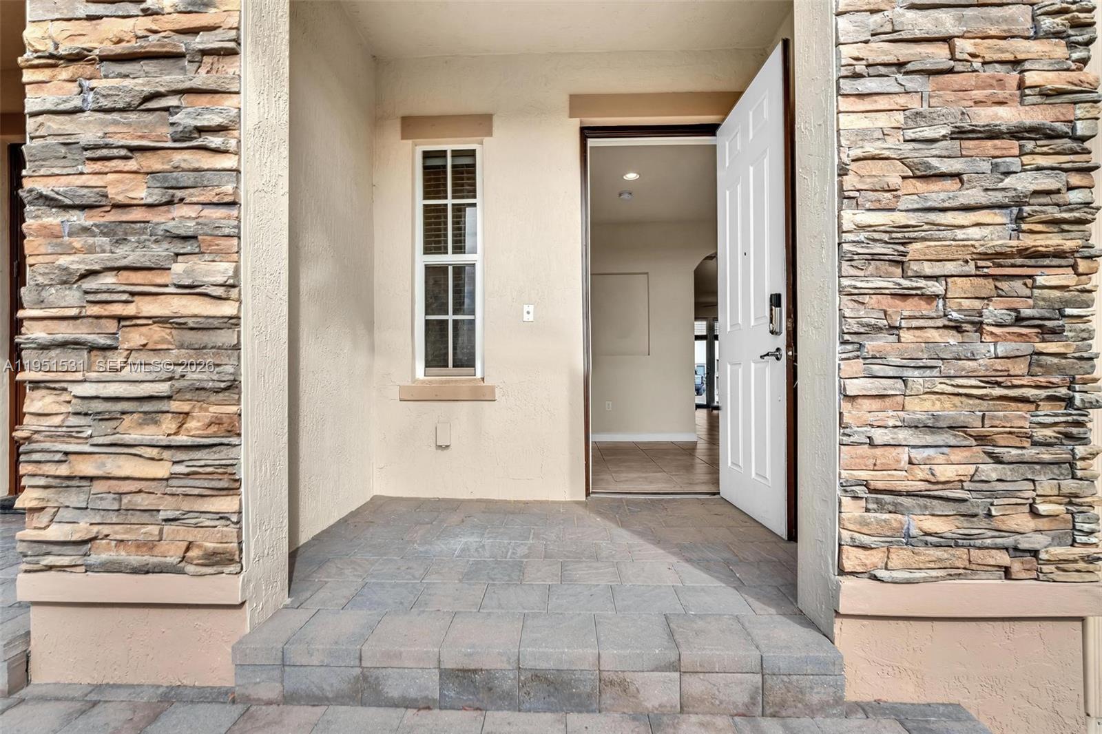 KENDALL COMMONS TOWNHOMES - Residential