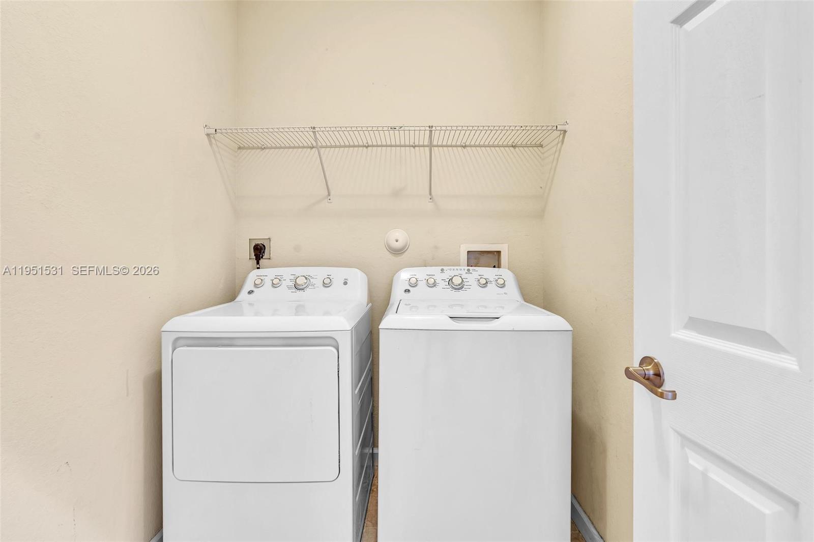 KENDALL COMMONS TOWNHOMES - Residential