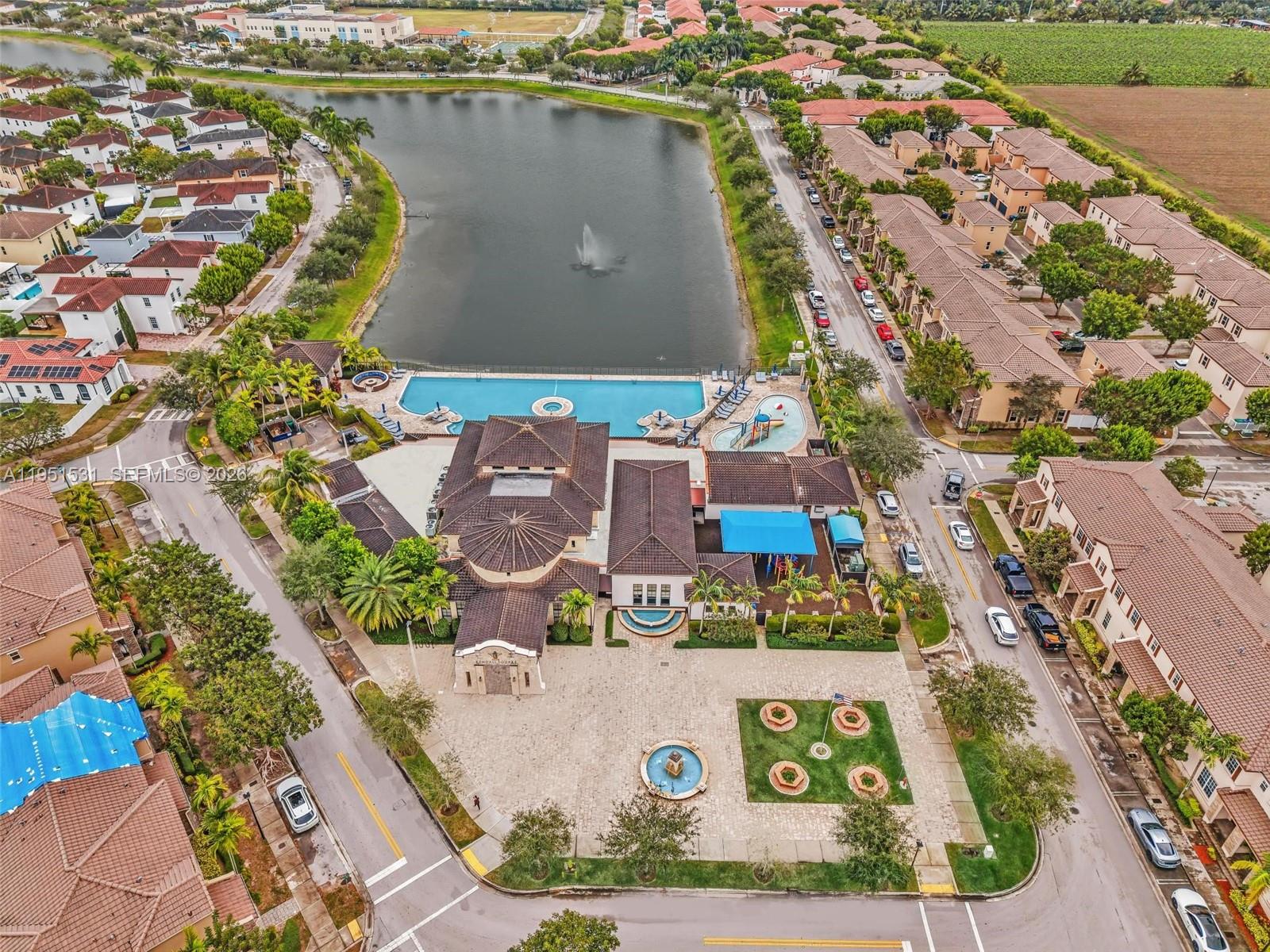 KENDALL COMMONS TOWNHOMES - Residential