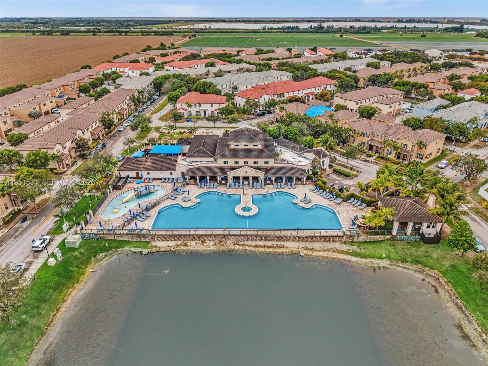 KENDALL COMMONS TOWNHOMES - Residential