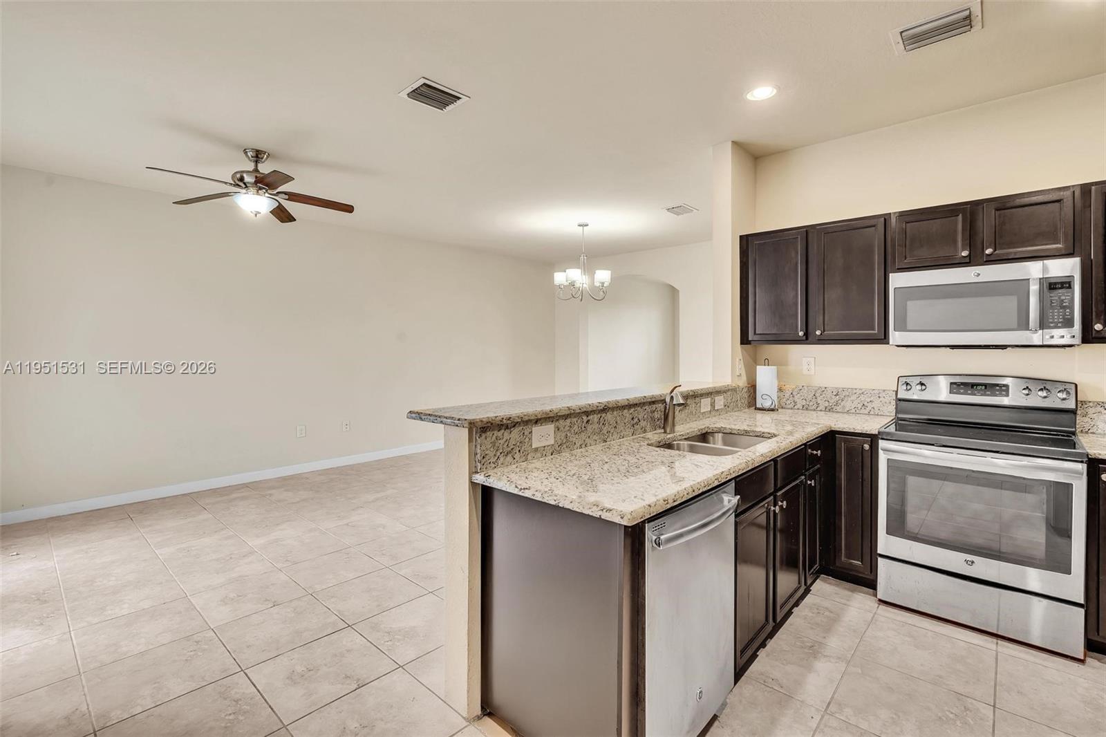 KENDALL COMMONS TOWNHOMES - Residential