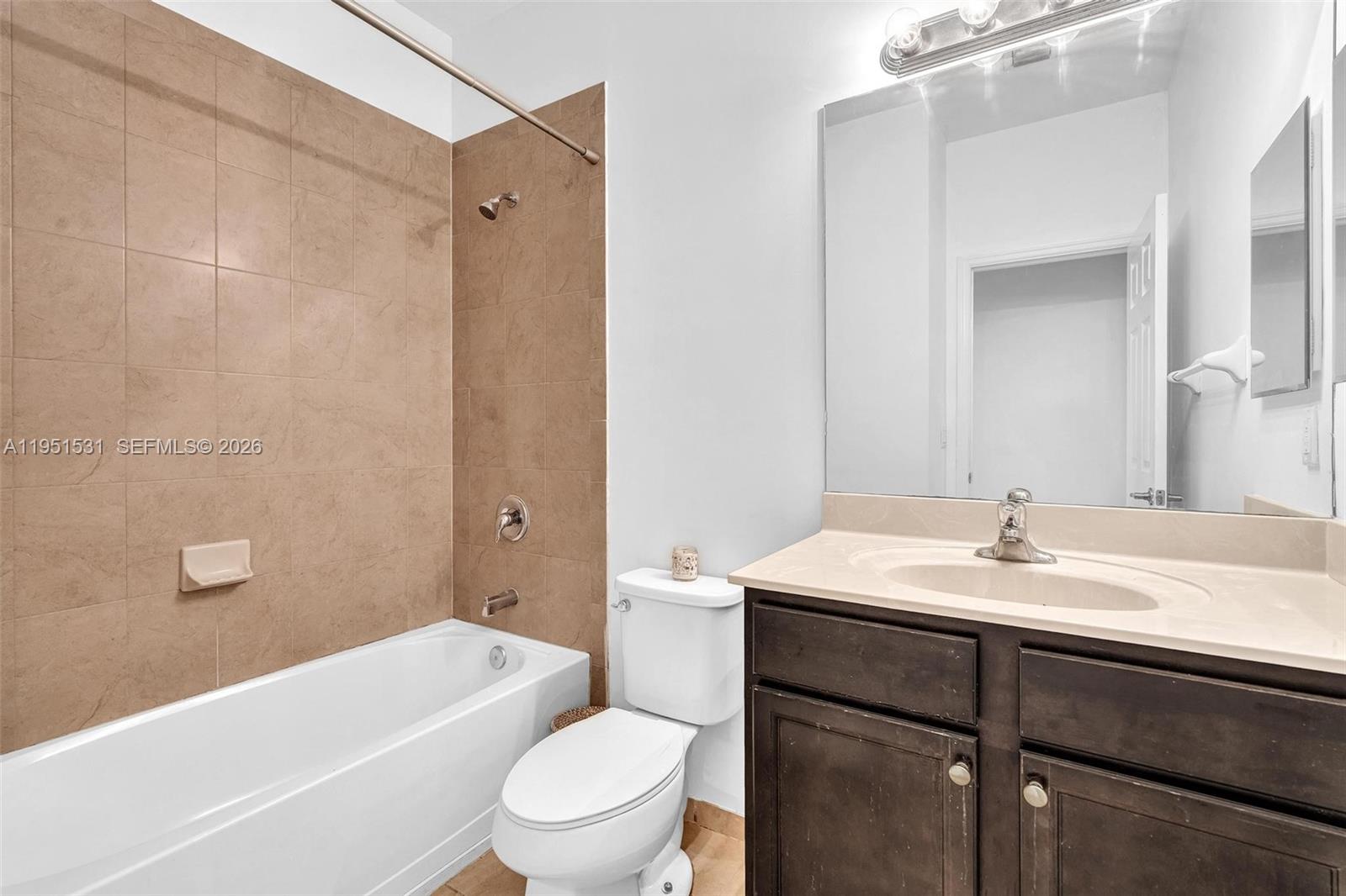 KENDALL COMMONS TOWNHOMES - Residential