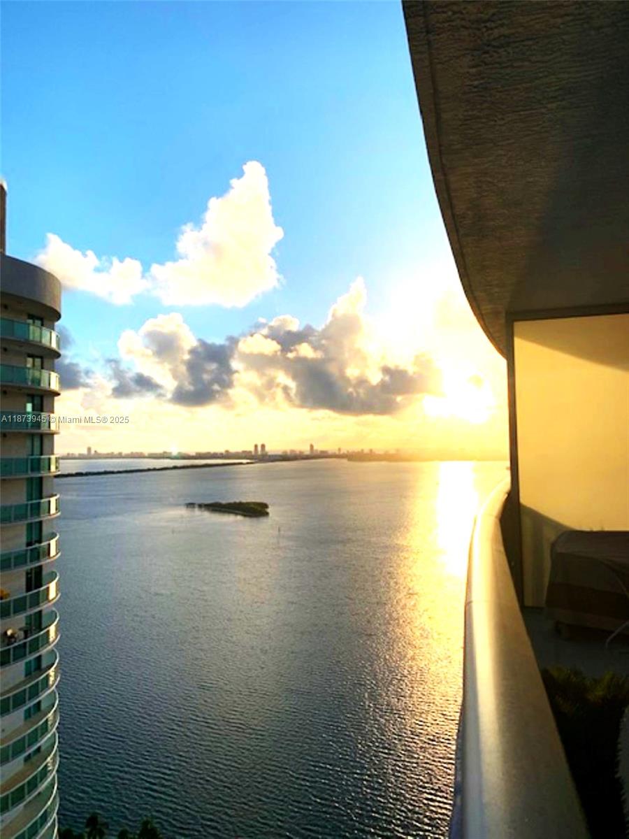 ARIA ON THE BAY CONDO - Residential