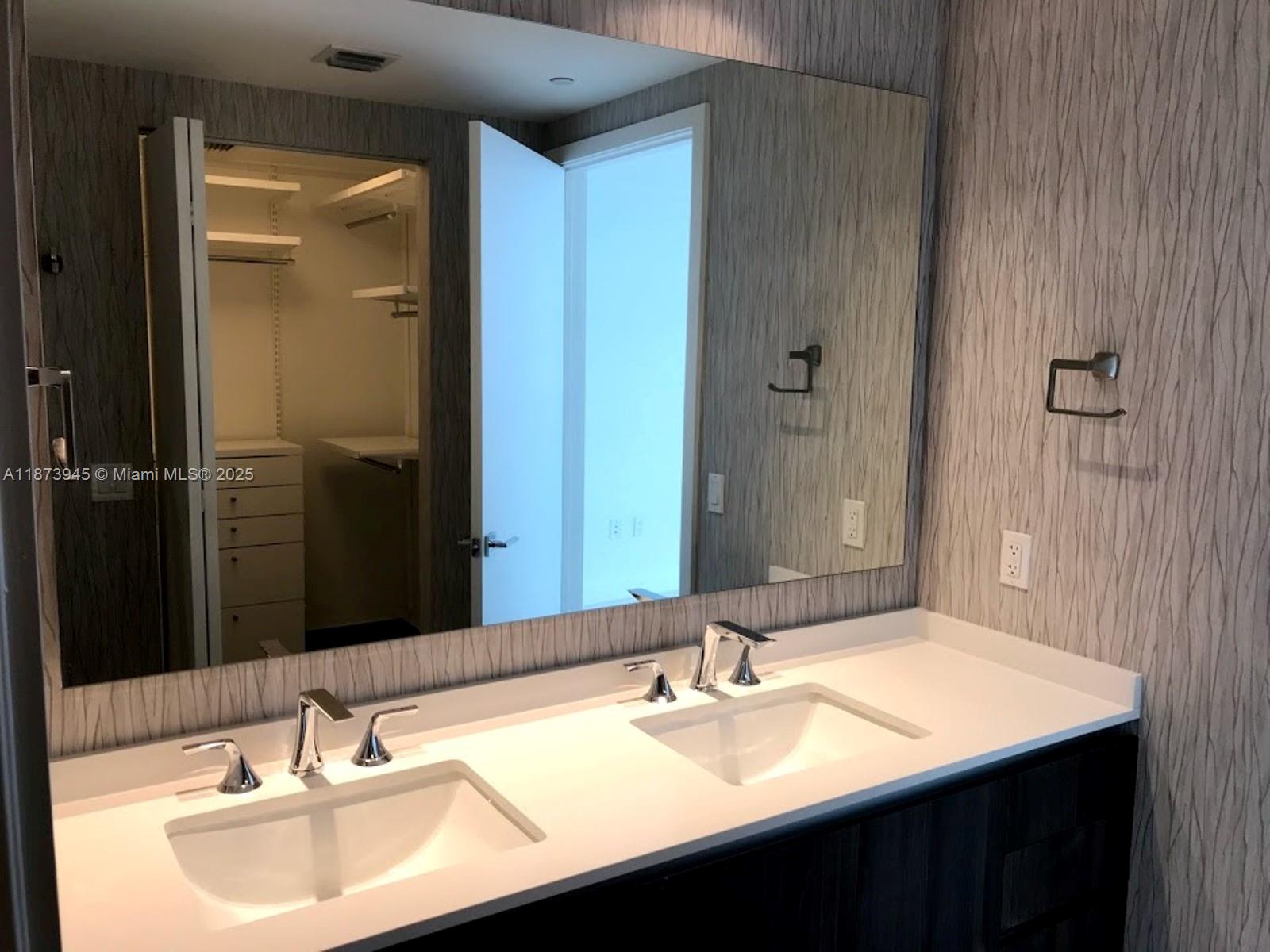 ARIA ON THE BAY CONDO - Residential