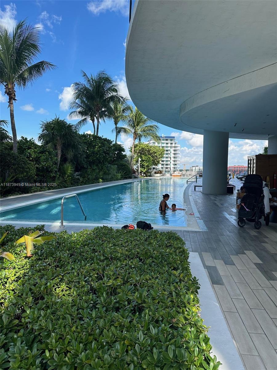 ARIA ON THE BAY CONDO - Residential