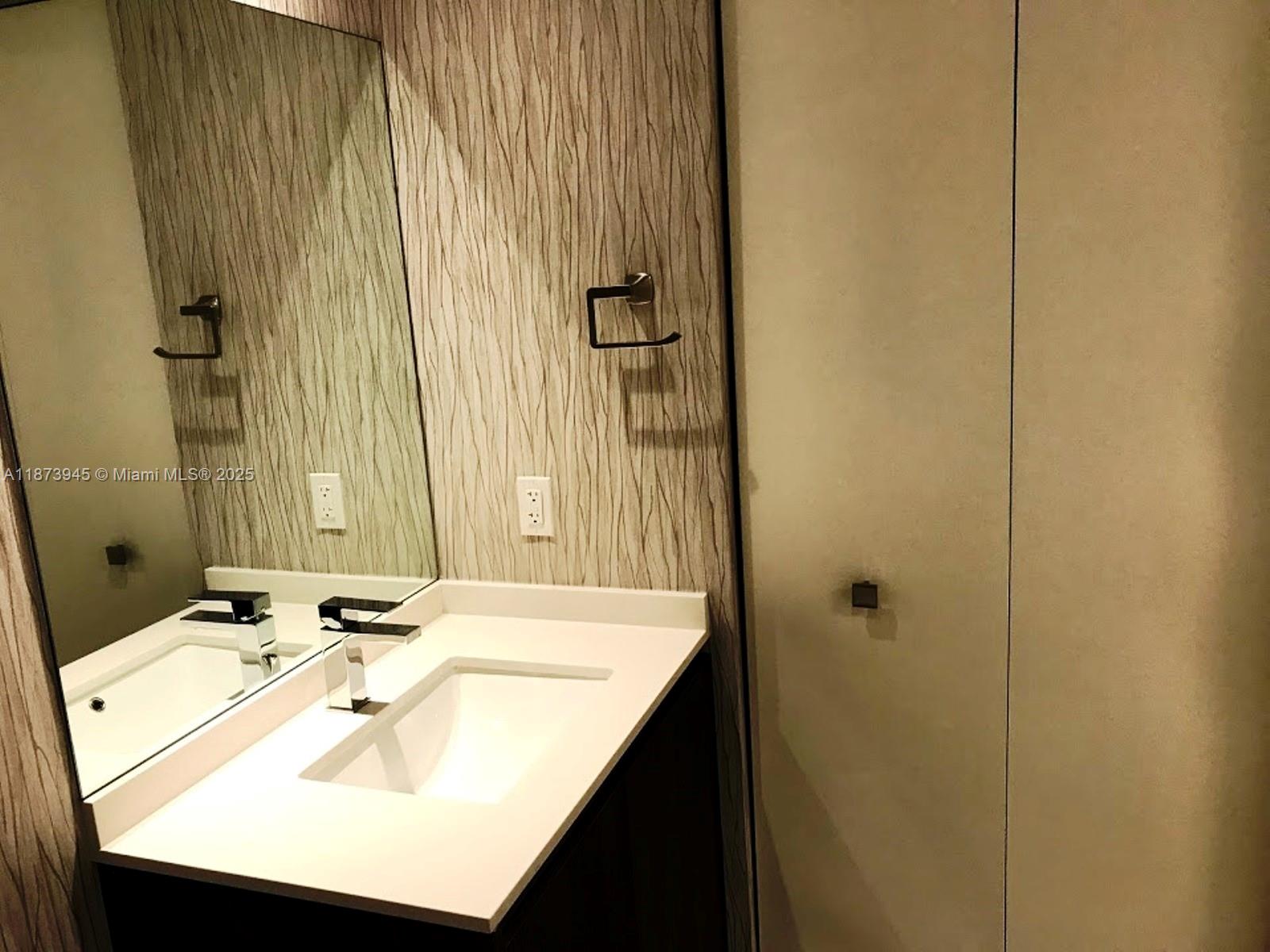 ARIA ON THE BAY CONDO - Residential