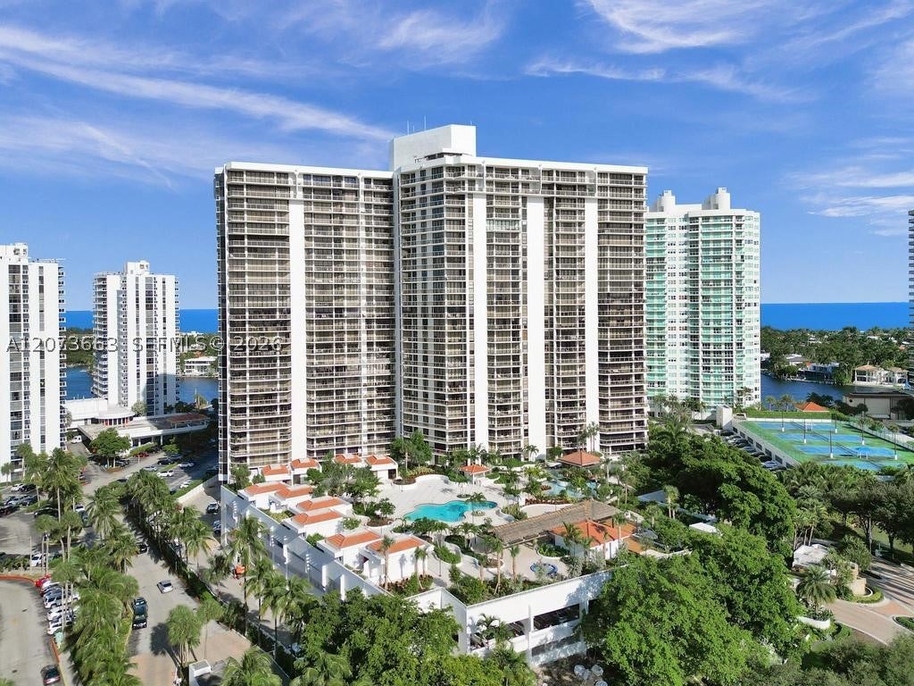 20281 E Country Club Dr 404