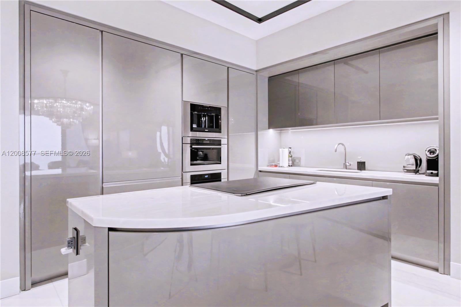 18975 Collins Ave 4303