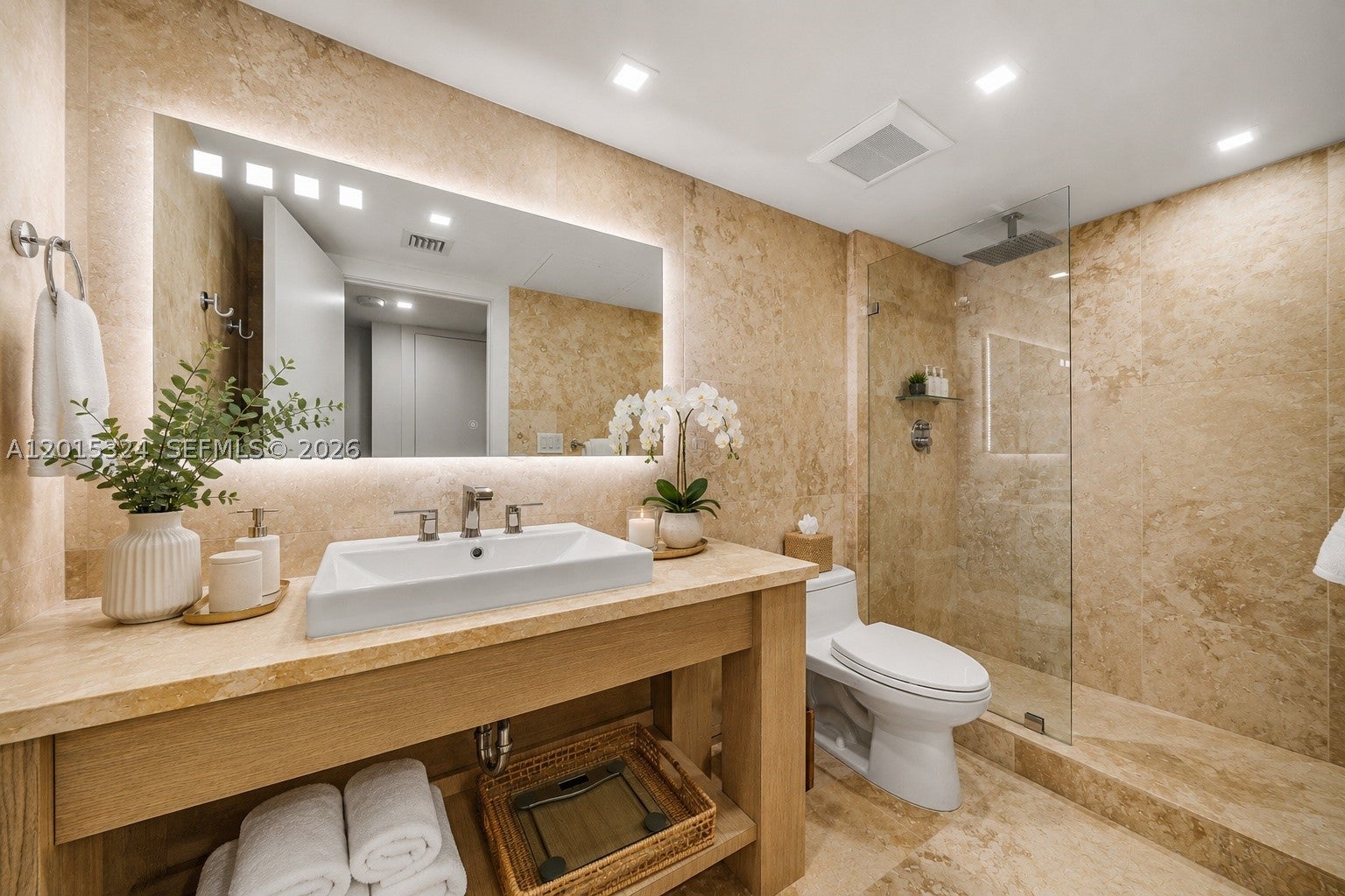 2301 Collins Ave 1128