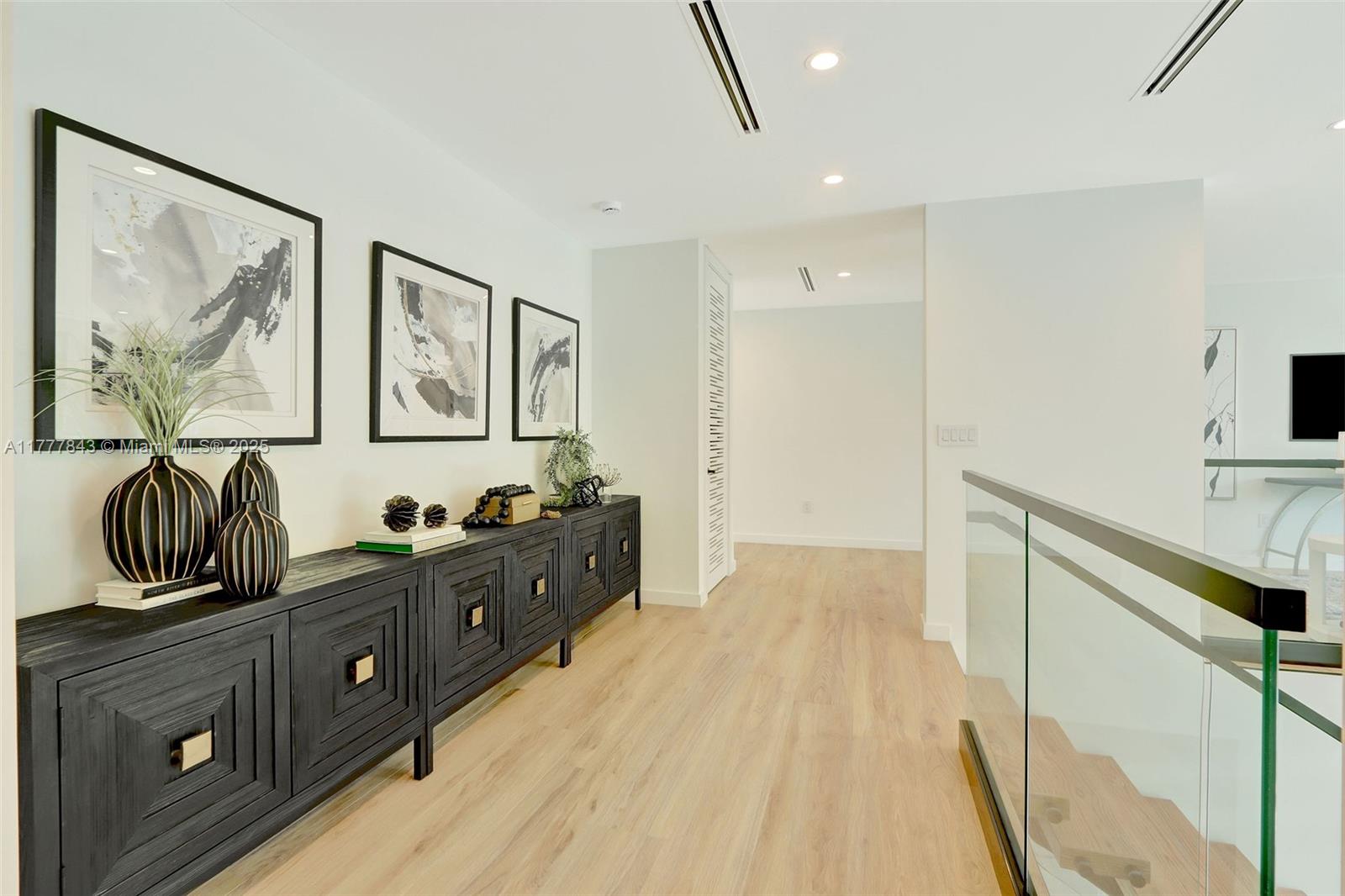 MUNDYS - Residential