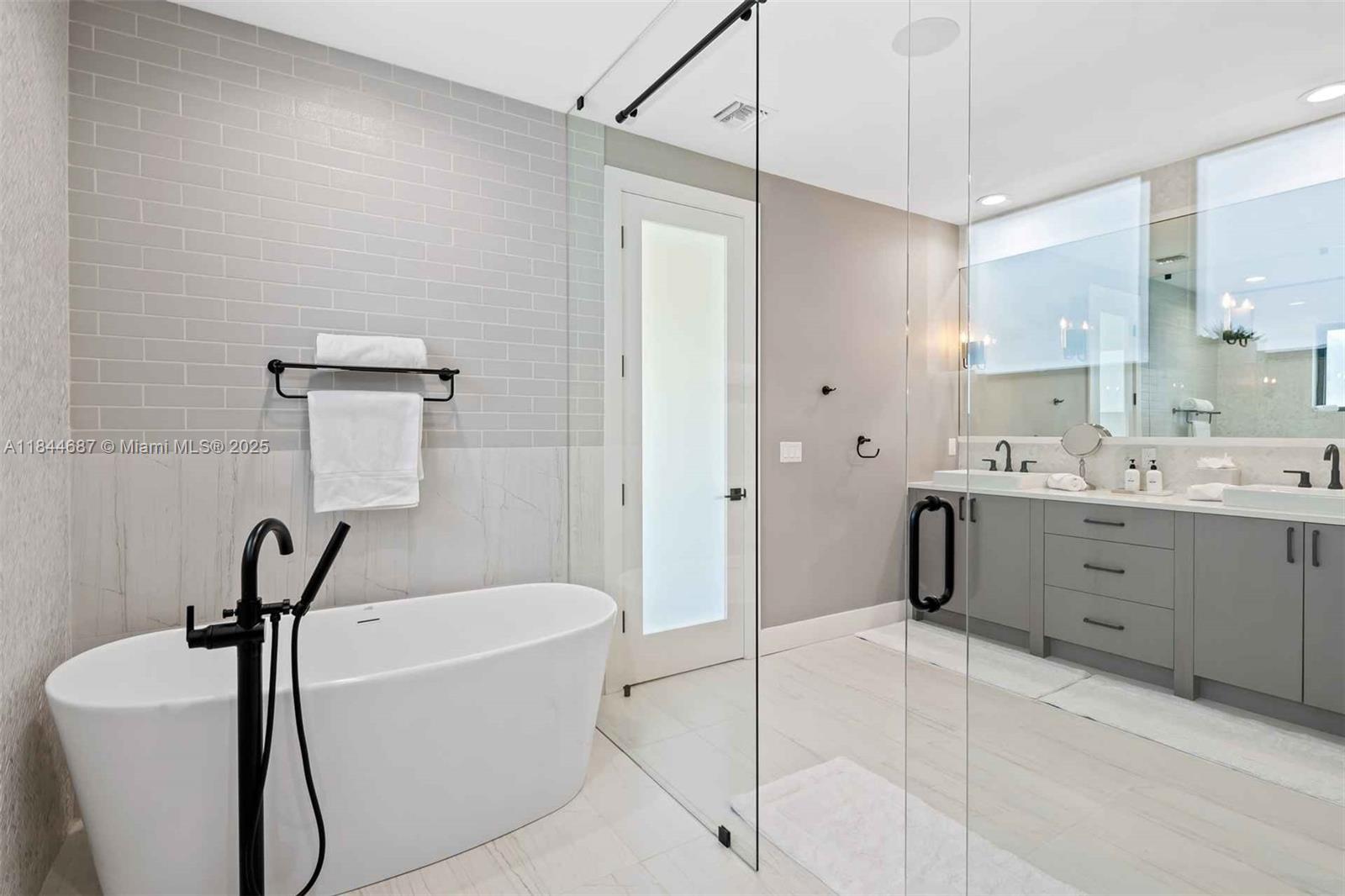 LAUDERDALE BEACH - Residential