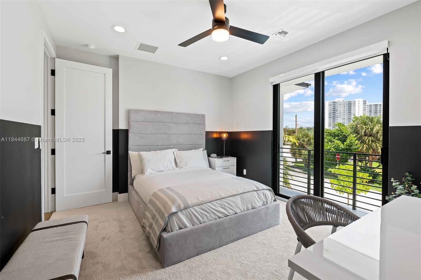 LAUDERDALE BEACH - Residential