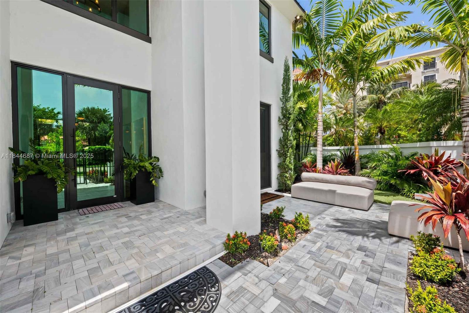 LAUDERDALE BEACH - Residential