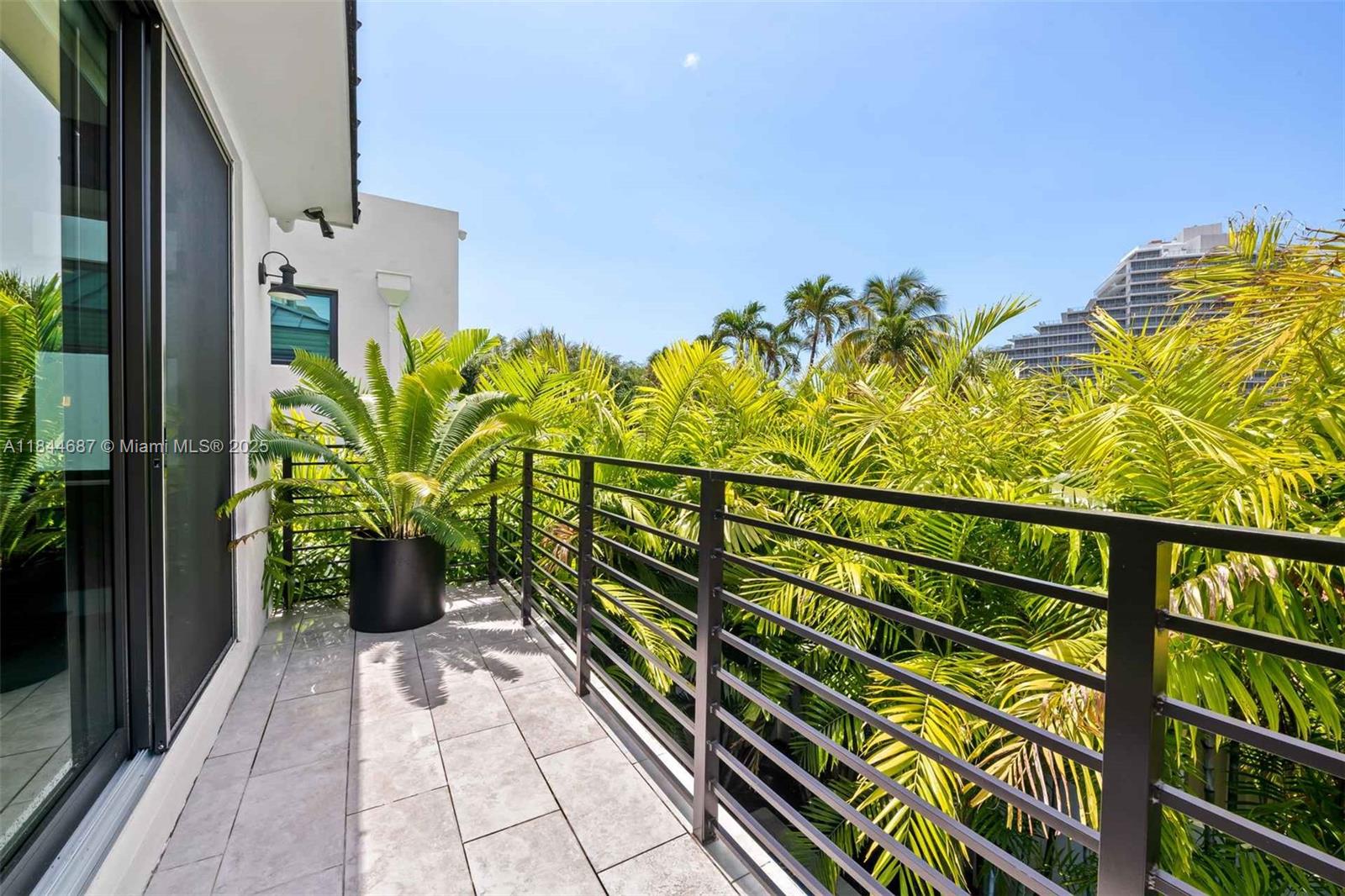 LAUDERDALE BEACH - Residential