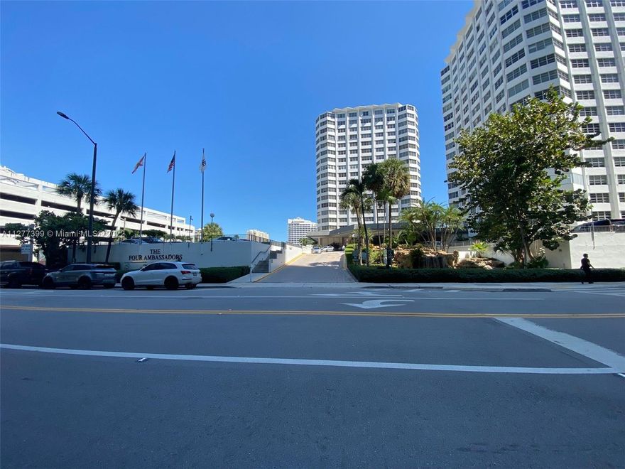 Really nice studio converted into a 1 Bedroom and 1 Bath in the heart of Brickell! Very comfortable, Tile floors, open kitchen, good closet space, on the 20th Floor. The building features great amenities: 2 pools (one heated) spa, gym, steam room, pool bar, and a Lobby with a Mini Market, a Sushi Restaurant, a Japanese Restaurant, Frozen Yogurt Store, and much more. Enjoy this Miami City view just blocks away from Brickell City Center! PS. Electricity and Water are included with the rent.