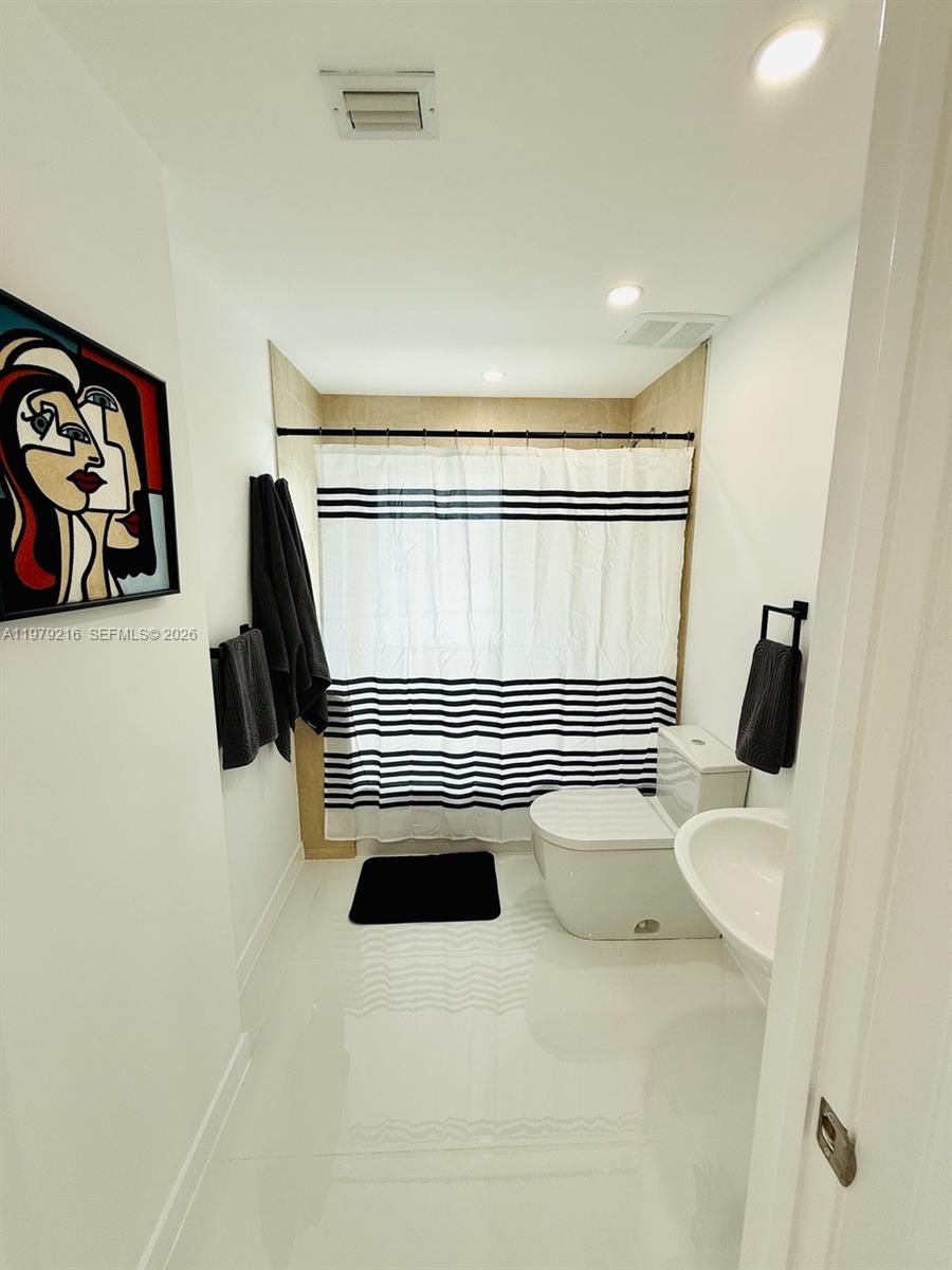 VILAMUR CONDO - Residential Lease