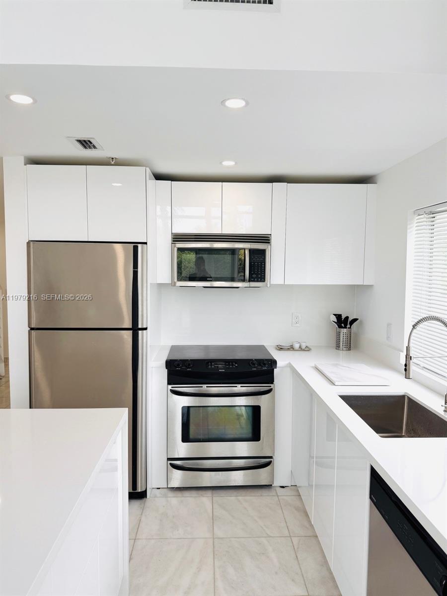 VILAMUR CONDO - Residential Lease