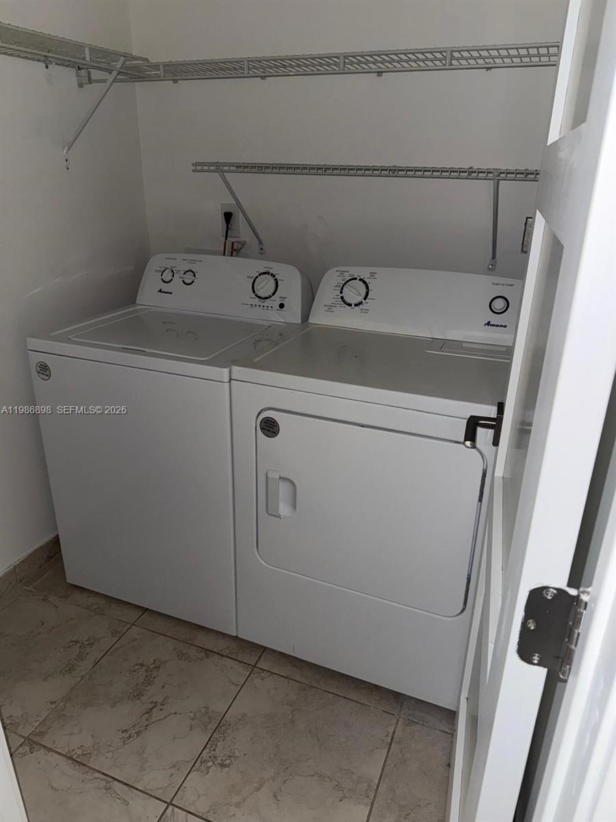 KENLAND WALK CONDO III - Residential Lease