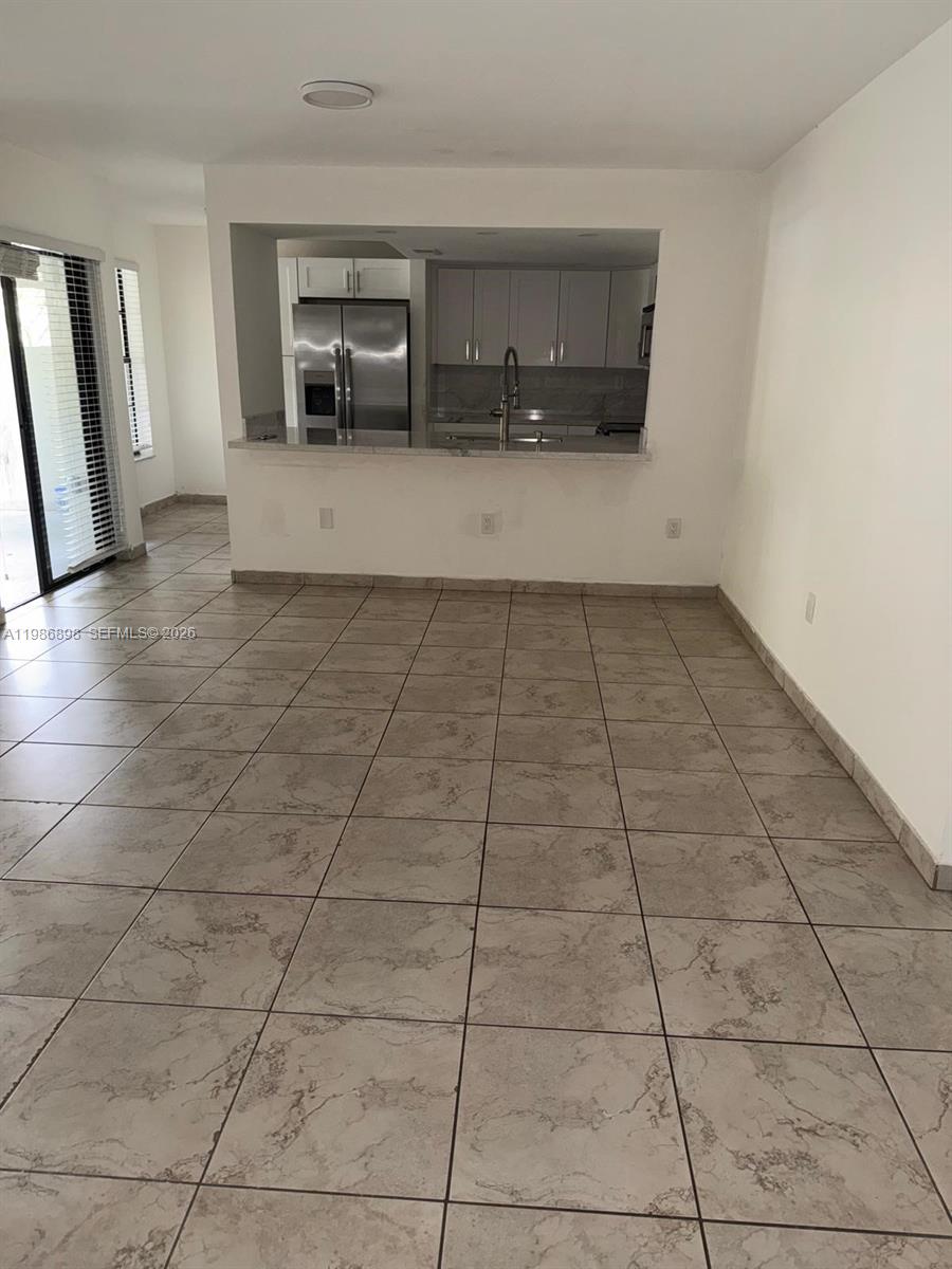 KENLAND WALK CONDO III - Residential Lease