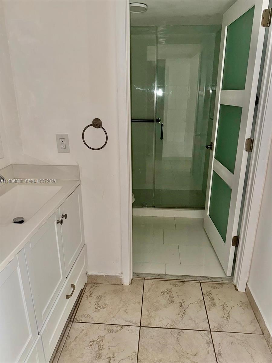 KENLAND WALK CONDO III - Residential Lease