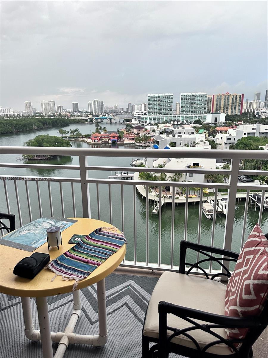 400 Kings Point Dr 1112