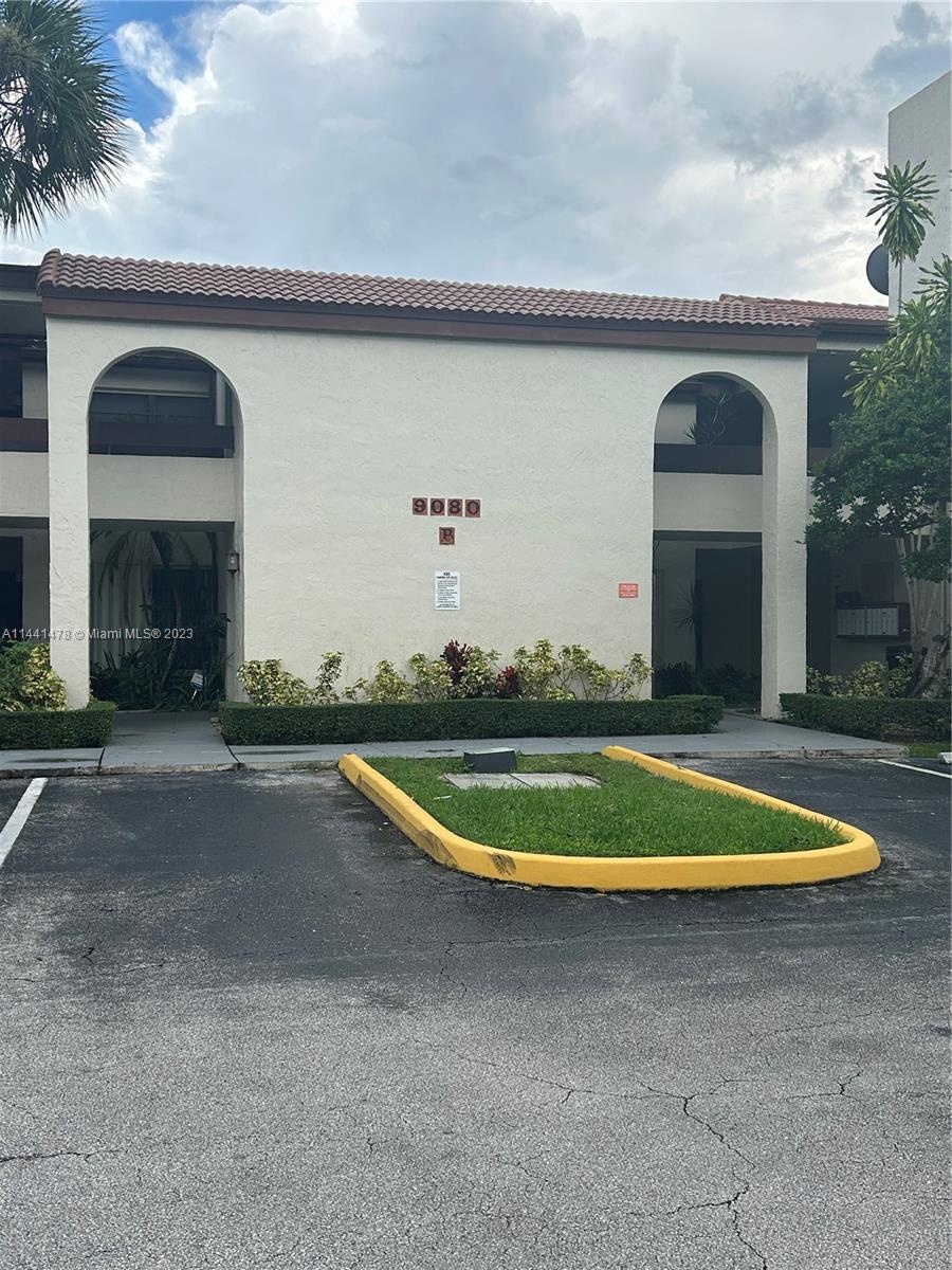 KENLAND BEND SOUTH CONDO - Residential Lease