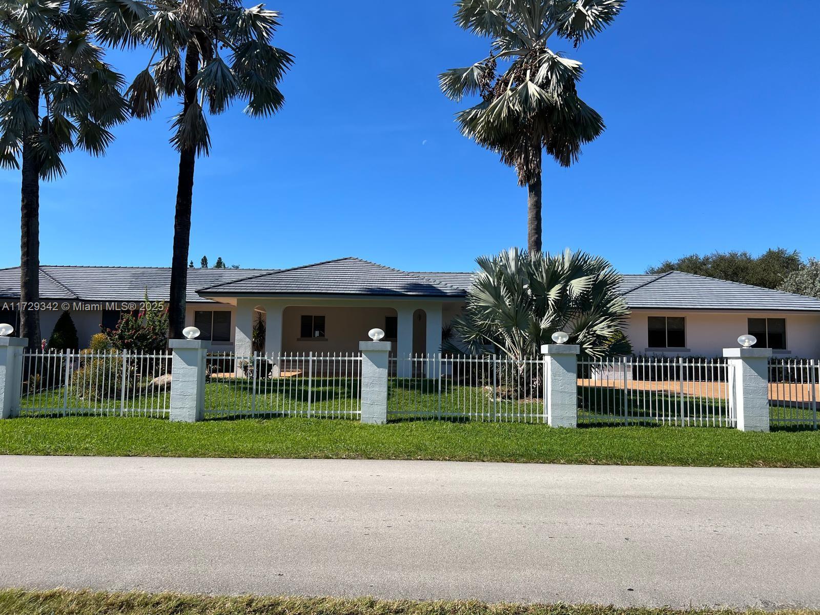 2601 Sw 116th Way 116, Davie, Broward County, Florida - 3 Bedrooms  
3 Bathrooms - 