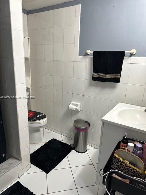 SAMARI LAKE EAST CONDO - Residential