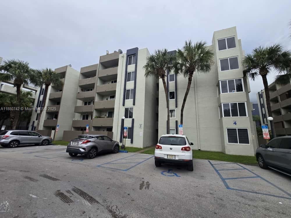 SAMARI LAKE EAST CONDO - Residential