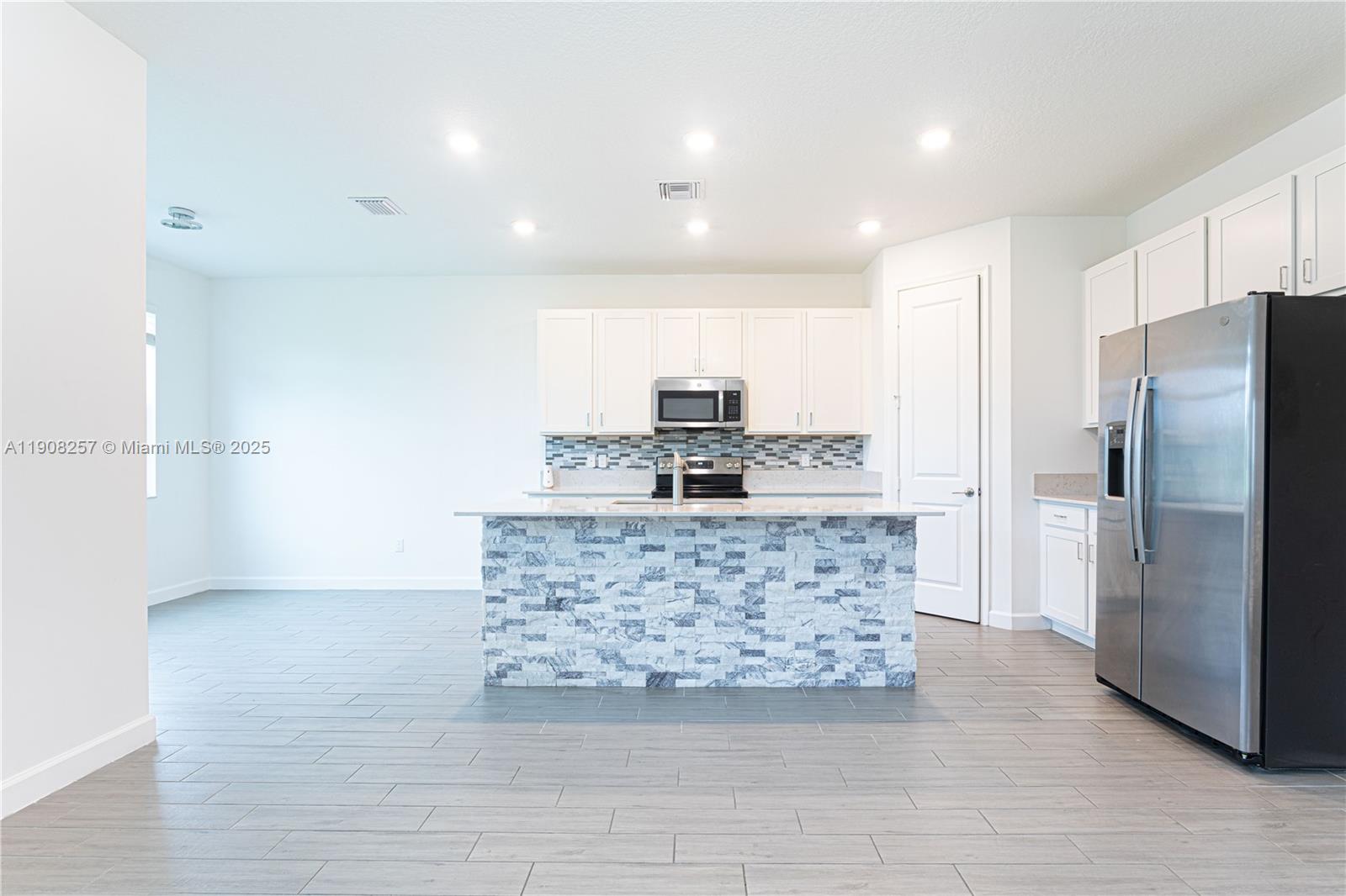 ANDALUCIA PUD PLAT 6 - Residential Lease