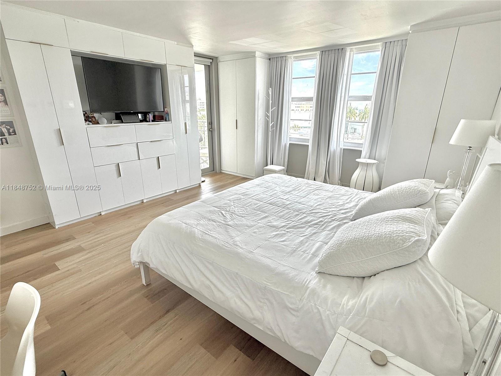 COLONY BAY HARBOR APTS CO - Residential