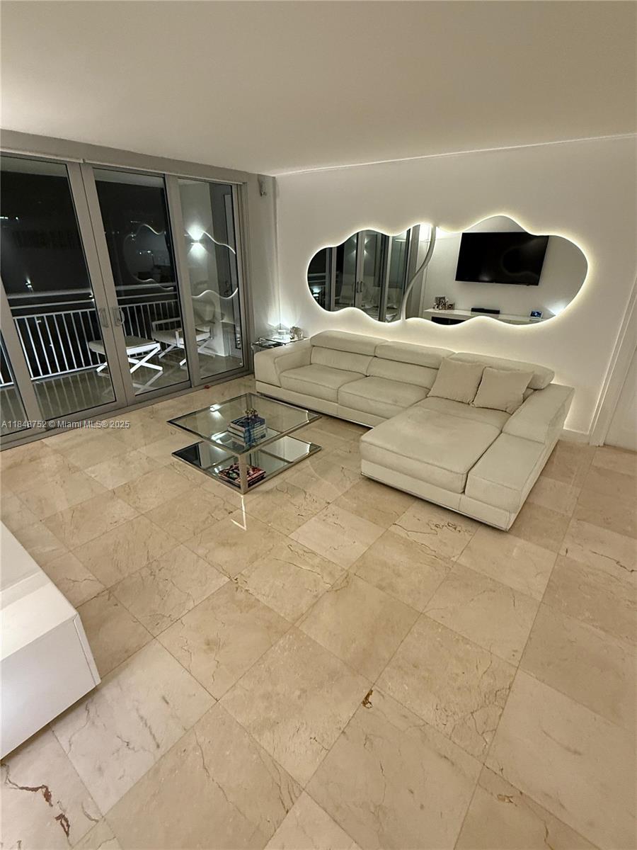 COLONY BAY HARBOR APTS CO - Residential