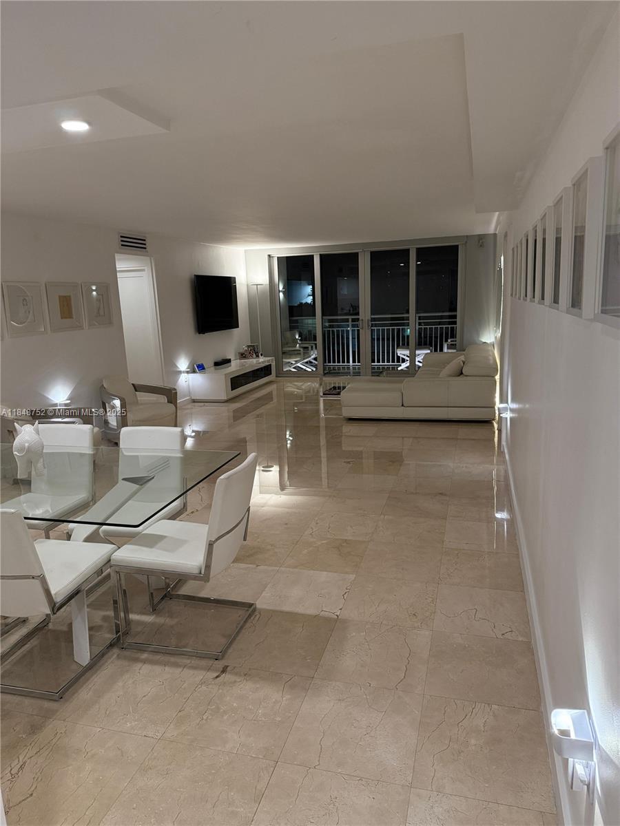 COLONY BAY HARBOR APTS CO - Residential