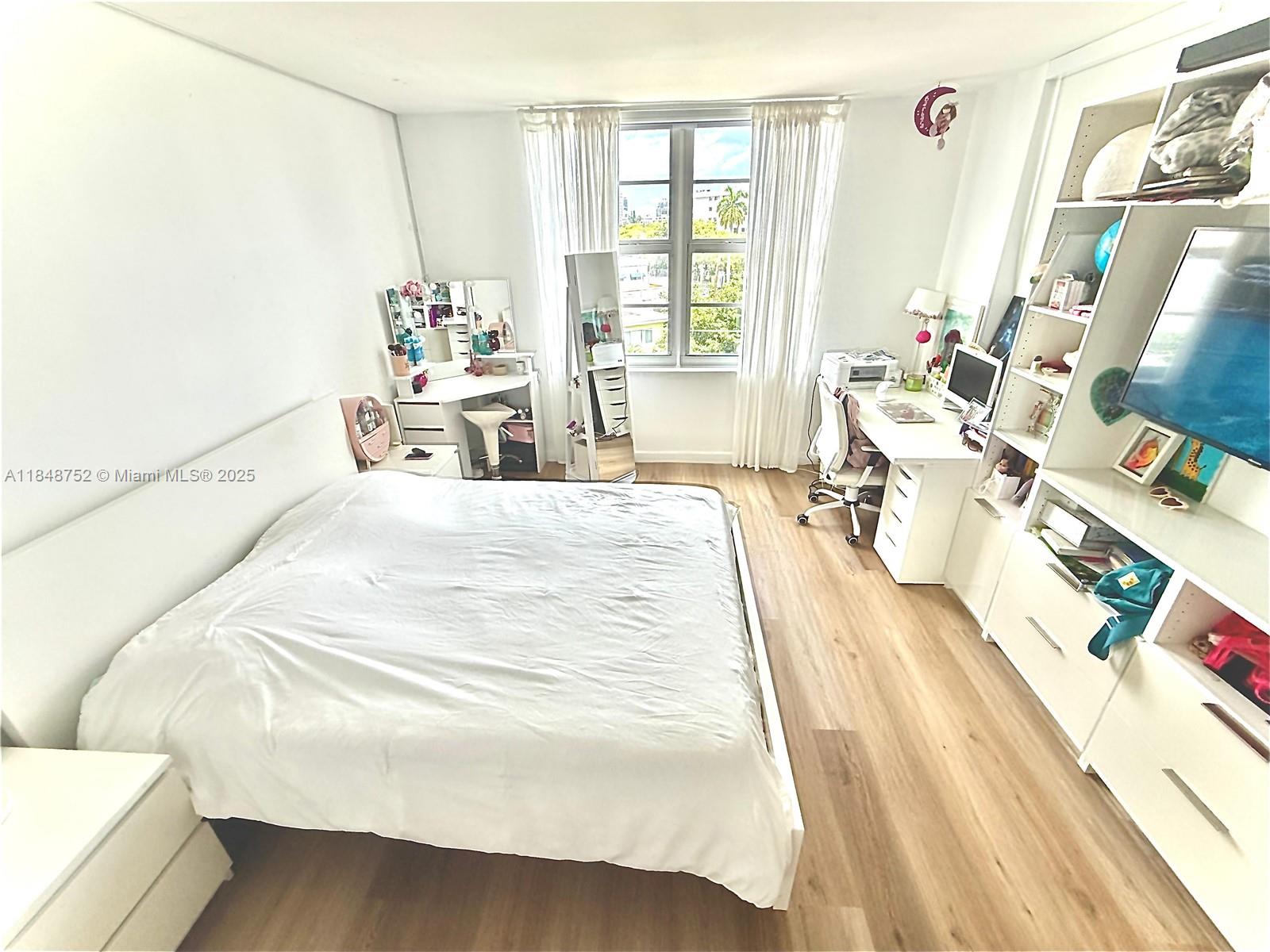 COLONY BAY HARBOR APTS CO - Residential