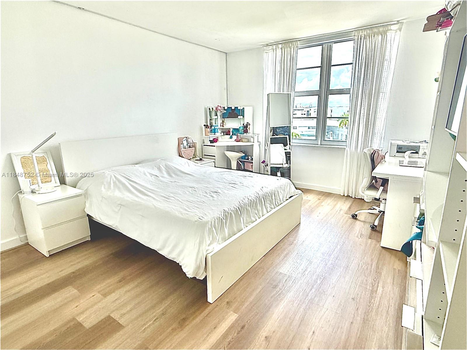 COLONY BAY HARBOR APTS CO - Residential